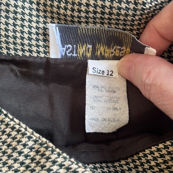 Lasting Impressions Houndstooth skirt with buttons accent - Picture 13 of 13